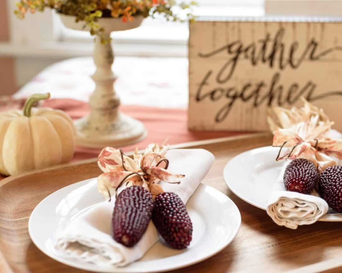 15-Beautiful-and-Easy-Ways-to-Decorate-Your-Thanksgiving-Table.jpeg