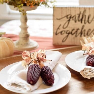 15-Beautiful-and-Easy-Ways-to-Decorate-Your-Thanksgiving-Table.jpeg